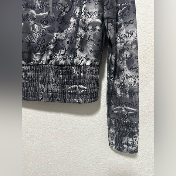 Lululemon Printed Activewear
Jacket Cardigan Women's Gray Full Zip size 4 - Picture 6 of 10